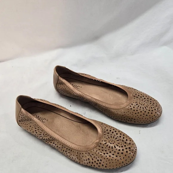 Vionic Women's Size 9 Brown Robyn Perforated Leather Ballet Flats Shoes - Picture 2 of 5